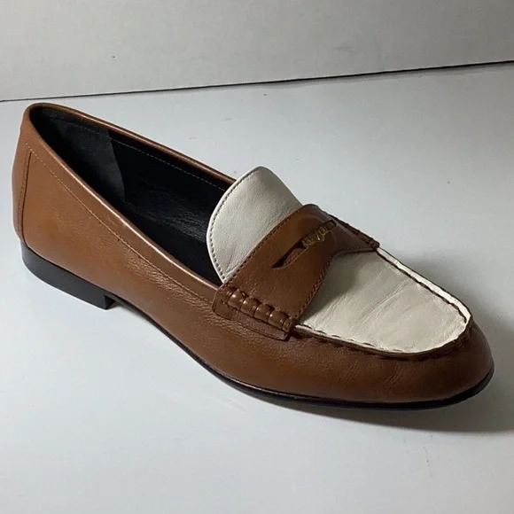 Penny Loafer (Women)
Veronica Beard
Women - Picture 8 of 15